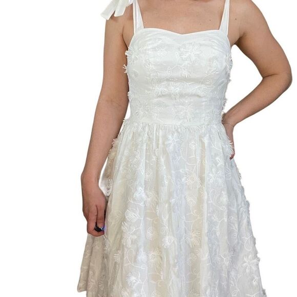 New Gal Meets Glam Anthropologie Floral Tie Shoulder Dress Size 0 White Romantic - Picture 8 of 13